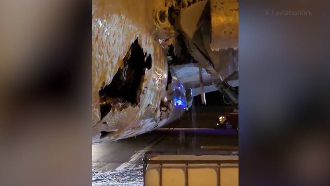 Über Startbahn hinausgeschossen: Air Serbia-Flugzeug schwer beschädigt