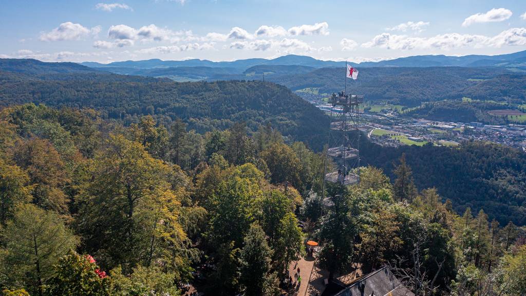 Der Aussichtsturm Liestal bietet traumhafte Ausblicke auf die wunderschöne Landschaft.