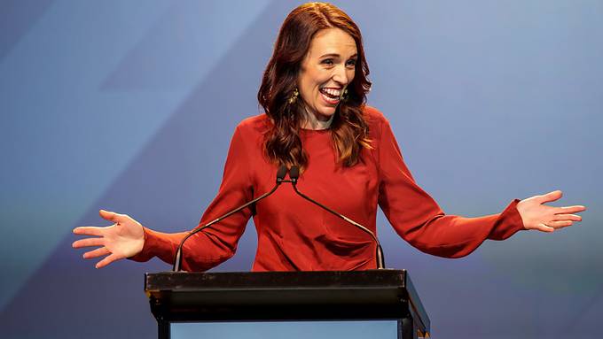 «Neuseeland sieht rot»: Jacinda Ardern holt historischen Wahlsieg