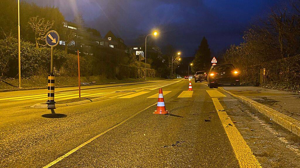 Am Montagabend wurde in Unterägeri ZG eine Frau von einem Auto erfasst.