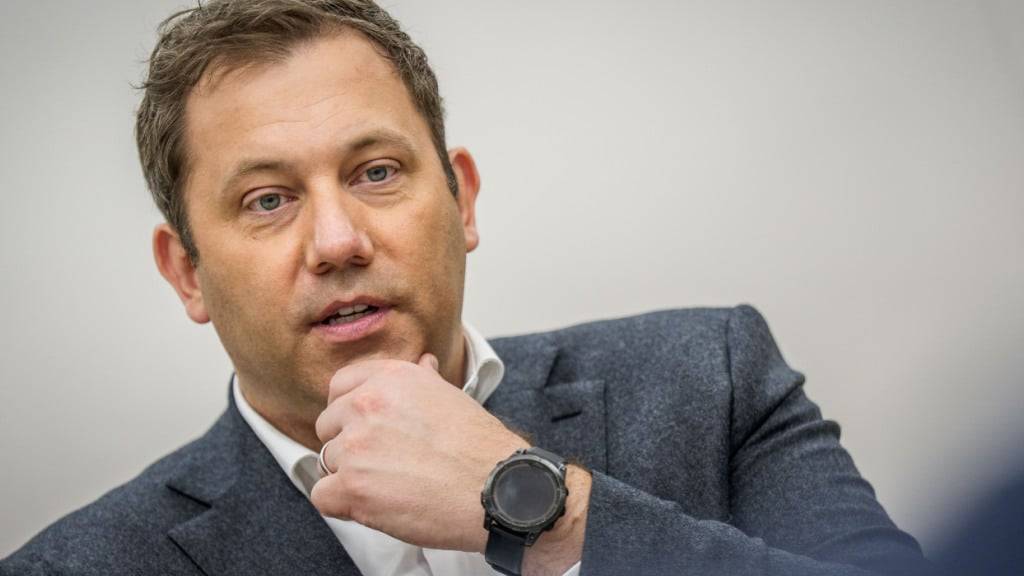 Lars Klingbeil (SPD), Bundesminister der Finanzen, aufgenommen bei einem Interview mit der Deutschen Presse-Agentur GmbH. Foto: Michael Kappeler/dpa