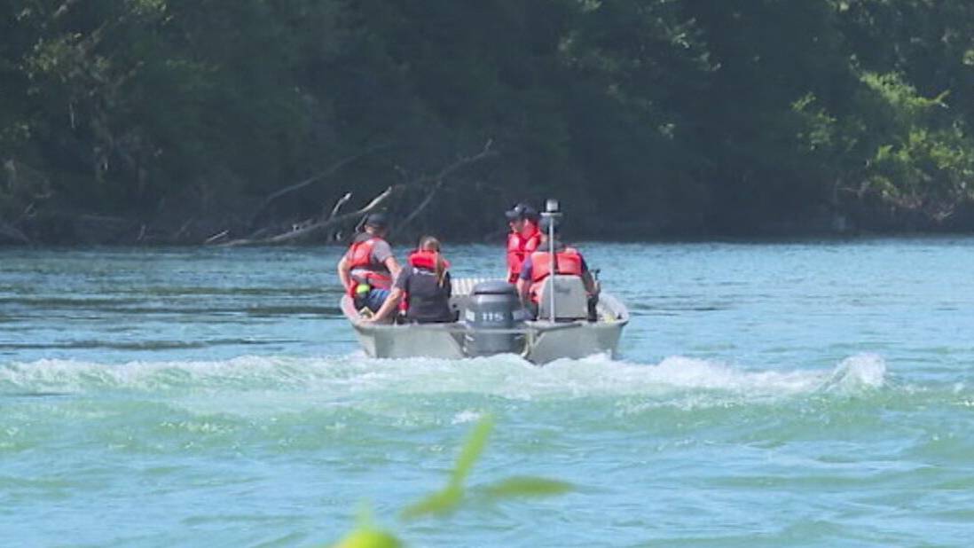 Thumb for 2 Vermisste nach Bade-Plausch: Die sechs Nichtschwimmer wurden vor dem Schwimmen im Rhein gewarnt