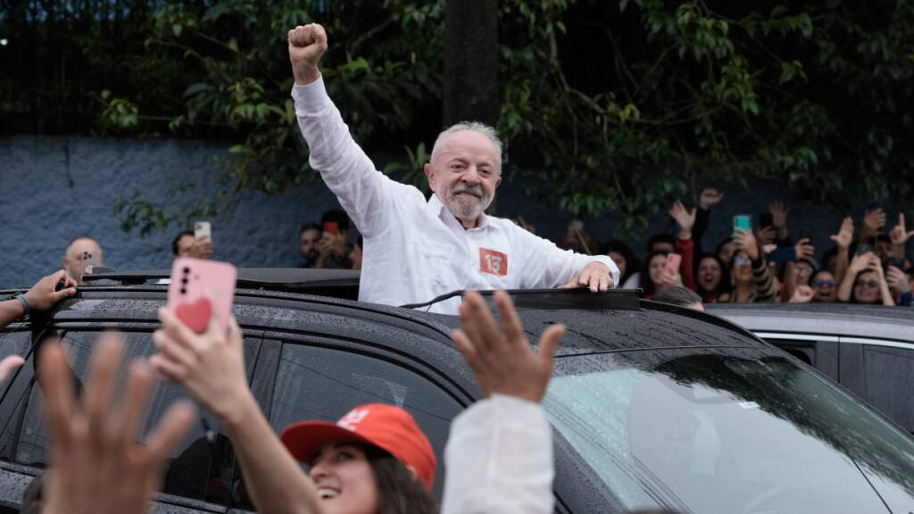 Präsident Luiz Inácio Lula da Silva sichert sich eine weitere Amtszeit. Foto: Natacha Pisarenko/AP/dpa