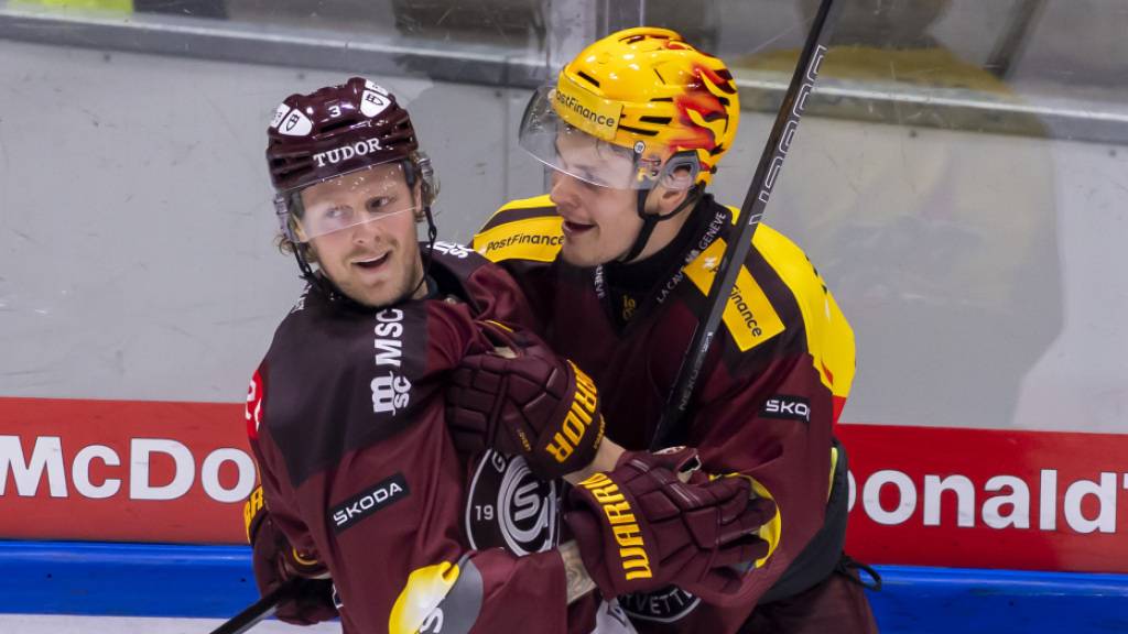 Später Jubel: Matchwinner Adam Boqvist (li.) und Topskorer Jesse Puljujärvi feiern Servettes 4:2-Sieg gegen die SCL Tigers