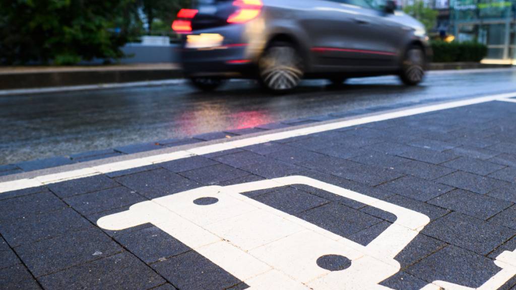 E-Autos werden beliebter. Weltweit wird bei den Neuzulassungen sogar ein Rekord geknackt. (Archivbild)