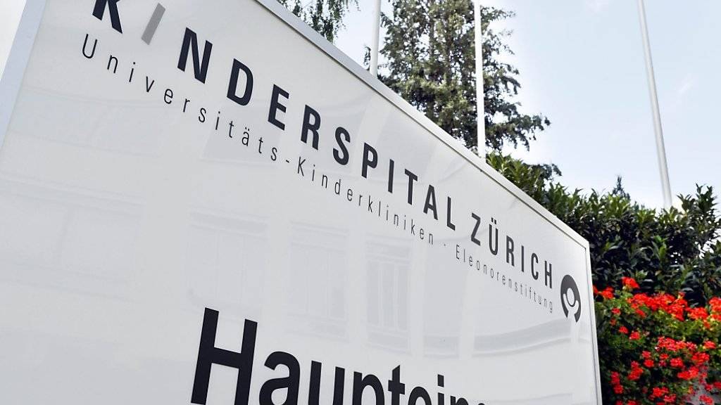 Chirurgen des Kinderspitals Zürich haben einem 24 Tage alten Mädchen einen neuartigen Stent in die Lungenschlagader eingesetzt. Dieser soll mit dem Kind mitwachsen. (Archivbild)