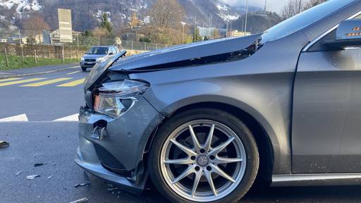 Lenkerin übersieht Auto – Crash verursacht Sachschaden