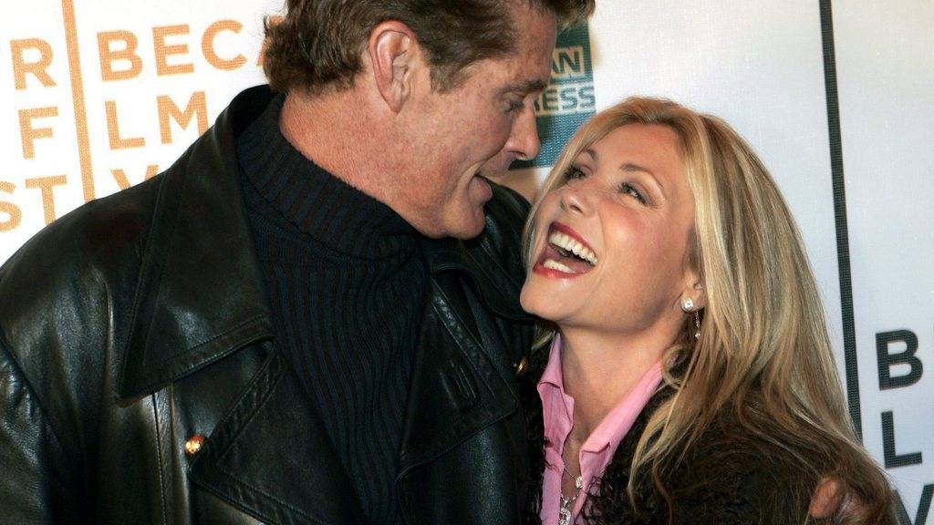 David Hasselhoff und seine damalige Gattin Pamela Bach 2005 auf dem Tribeca Film Festival in New York City. Mittlerweile sind die beiden zehn Jahre geschieden und er muss ihr immer noch Unterhalt zahlen. Das hat er nun gerichtlich angefochten. (Archivbild)