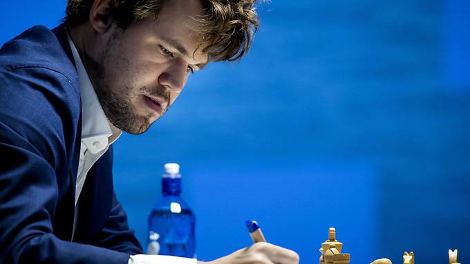 Carlsen verteidigt WM-Krone gegen Nepomnjaschtschi 