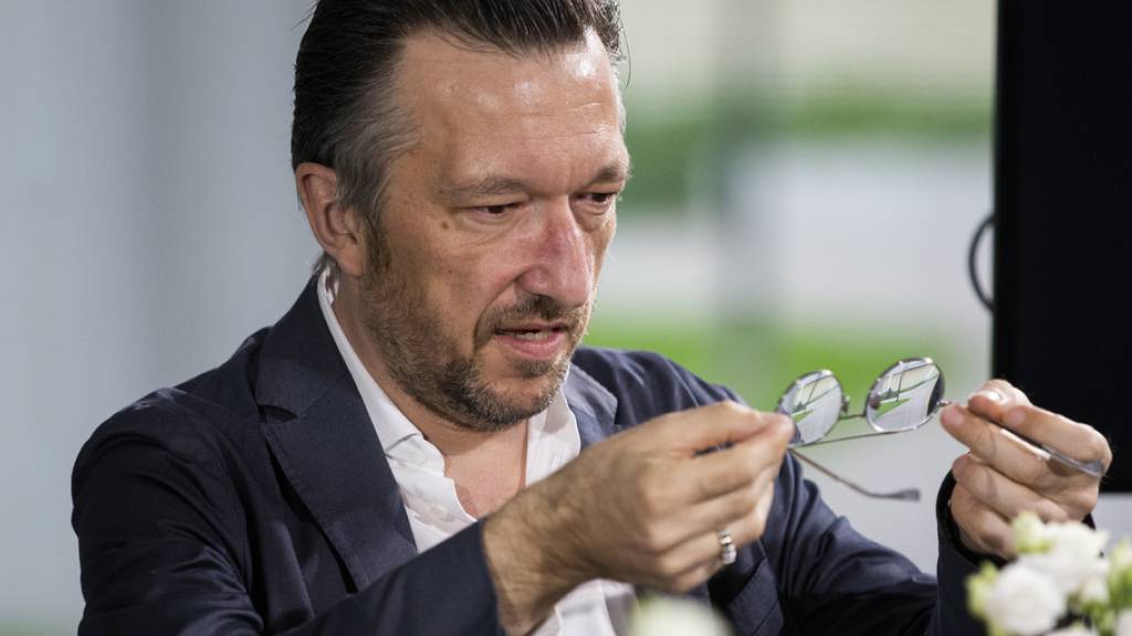 Lukas Bärfuss gilt als einer der renommiertesten Autoren nicht nur in der Schweiz, sondern im deutschsprachigen Raum. 2022 wurde er mit dem Georg-Büchner-Preis ausgezeichnet. Nun übergibt der 51-Jährige sein Archiv frühzeitig ans Schweizerische Literaturarchiv. (Archivbild)