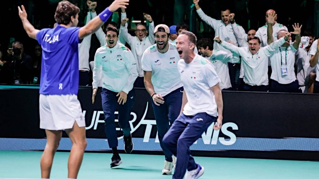 Der Idealfall für das neue Davis-Cup-Format: Italien feiert vor heimischem Publikum den Titel. Zu oft aber kommt bei den neutralen Zuschauern keine Stimmung auf