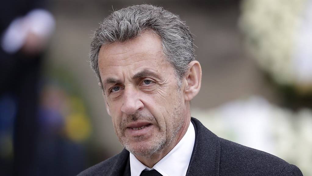 Im Buch «Le Temps des Tempêtes» (Die Zeit der Stürme) schreibt der frühere französische Staatschef Nicolas Sarkozy über seine Bewunderung für Angela Merkel.