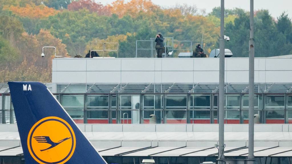 Der Flugbetrieb wurde nach der Geiselnahme am Hamburger Flughafen wieder aufgenommen. Foto: Jonas Walzberg/dpa