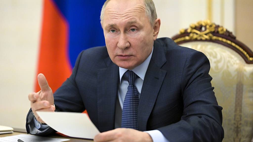 Der russische Präsident Wladimir Putin spricht bei einer Kabinettssitzung via Videokonferenz. Foto: Alexei Druzhinin/Pool Sputnik Kremlin/dpa