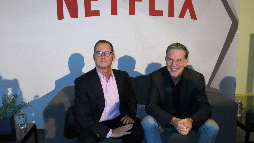 Netflix-Chef Reed Hastings (r.) und der nun entlassene Kommunikationschef Jonathan Friedland. (Archivbild)