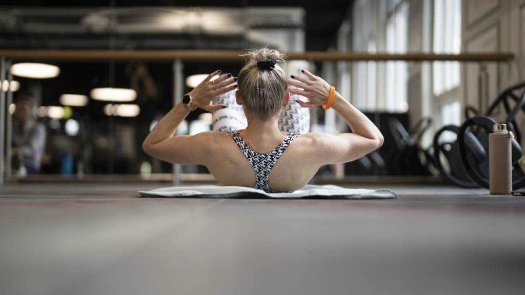 Krafttraining muss nicht perfekt sein: Schon kleine Einheiten bringen laut Studie grosse Vorteile - auch ohne Fitnessstudio und komplizierte Pläne. (Symbolbild)