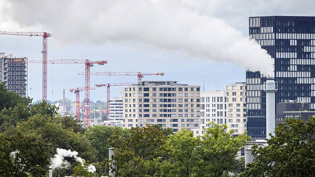 Linke Parteien fordern in Zürich mehr preisgünstigen Wohnraum. Eine entsprechende Initiative hält der Stadtrat aber nur teilweise für gültig. (Archivbild)