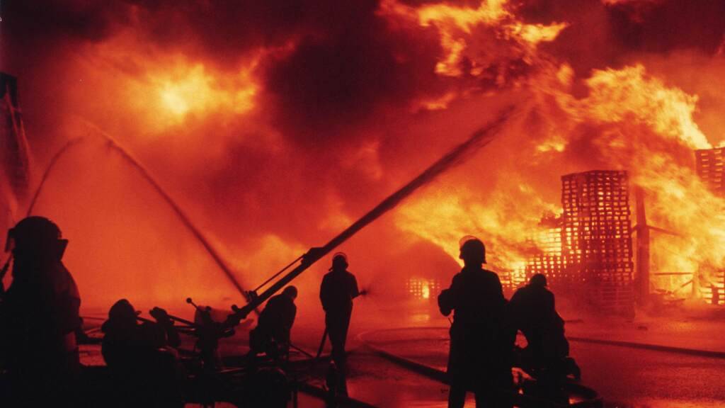 Der Grossbrand bei der Chemiefirma Sandoz in Schweizerhalle vom 1. November 1986 jährt sich zum 40. Mal. (Archivbild)