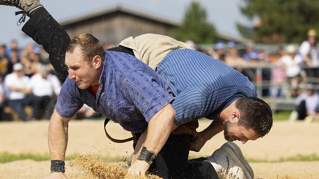 Joel Wicki (links) unterlag Fabian Staudenmann im Schlussgang des Oberaargauer Fests 2023