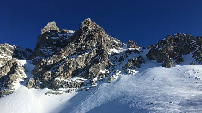 Skitourengänger stürzt hundert Meter in die Tiefe