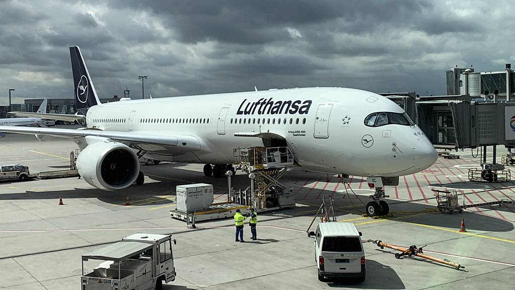 Die Lufthansa-Airline-Gruppe baut das Flugangebot trotz Corona-Reisebeschränkungen weiter aus. Bis September sollen nahezu alle Flugziele wieder angeboten werden, erklärte der Netzplaner der Gruppe, zu der auch die Swiss gehört.