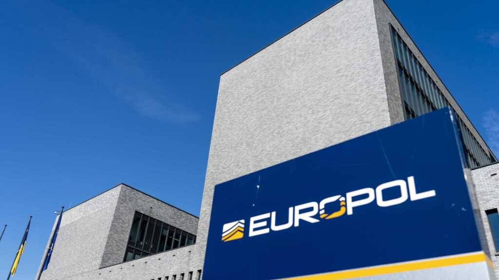 ARCHIV - Blick auf das Gebäude der EU-Polizeibehörde Europol in Den Haag. Foto: Jerry Lampen/anp/dpa