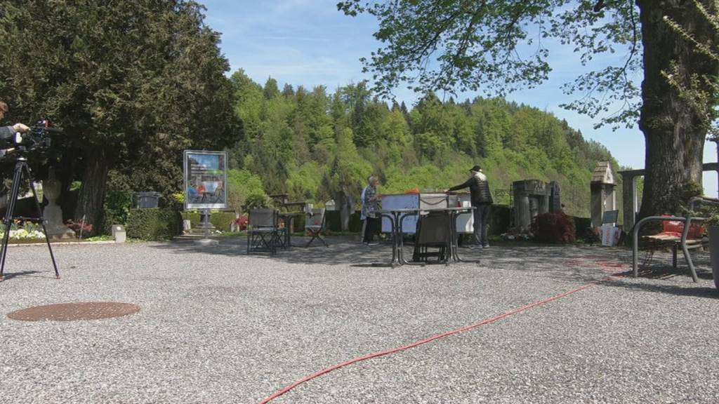 Kaffee auf Friedhof Friedental