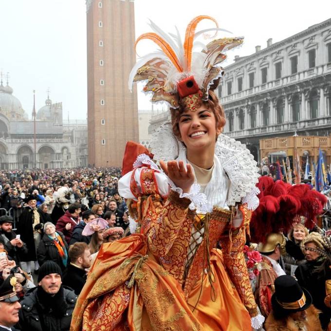 Traditioneller Engelsflug eröffnet Karneval in Venedig