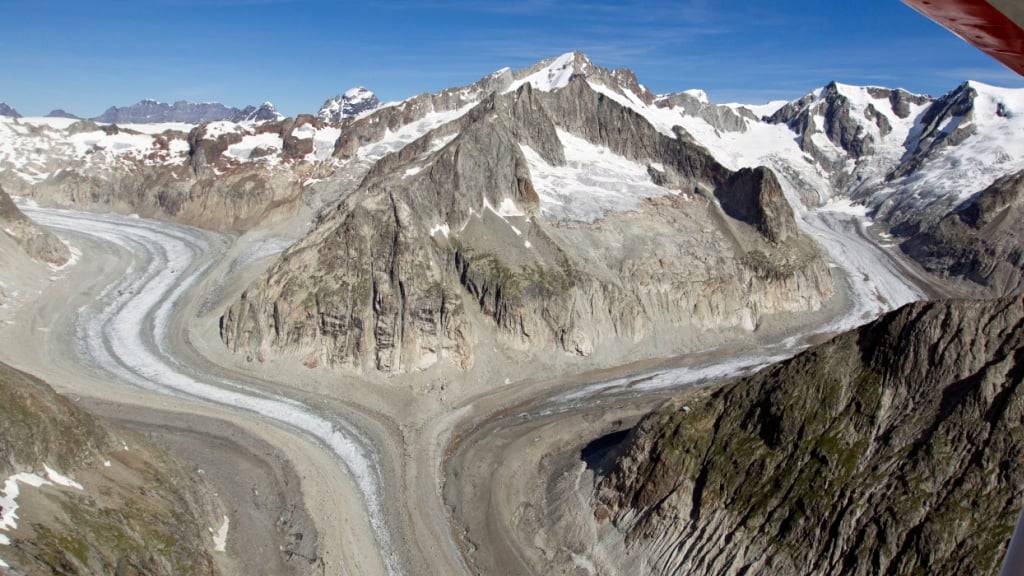 In der Region Oberaletschgletscher ist am Samstag ein Helikopter abgestürzt. (Archivbild)
