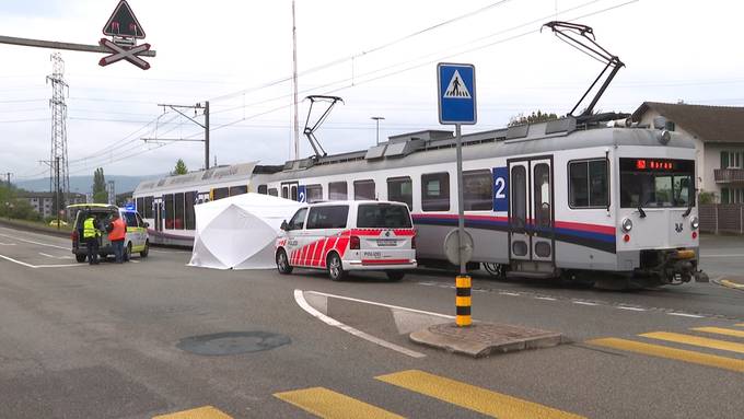 Tödlicher Unfall mit WSB – Fussgängerin wird von Zug erfasst