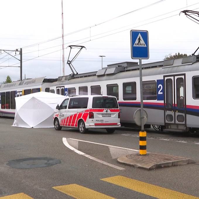Tödlicher Unfall mit WSB – Fussgängerin wird von Zug erfasst