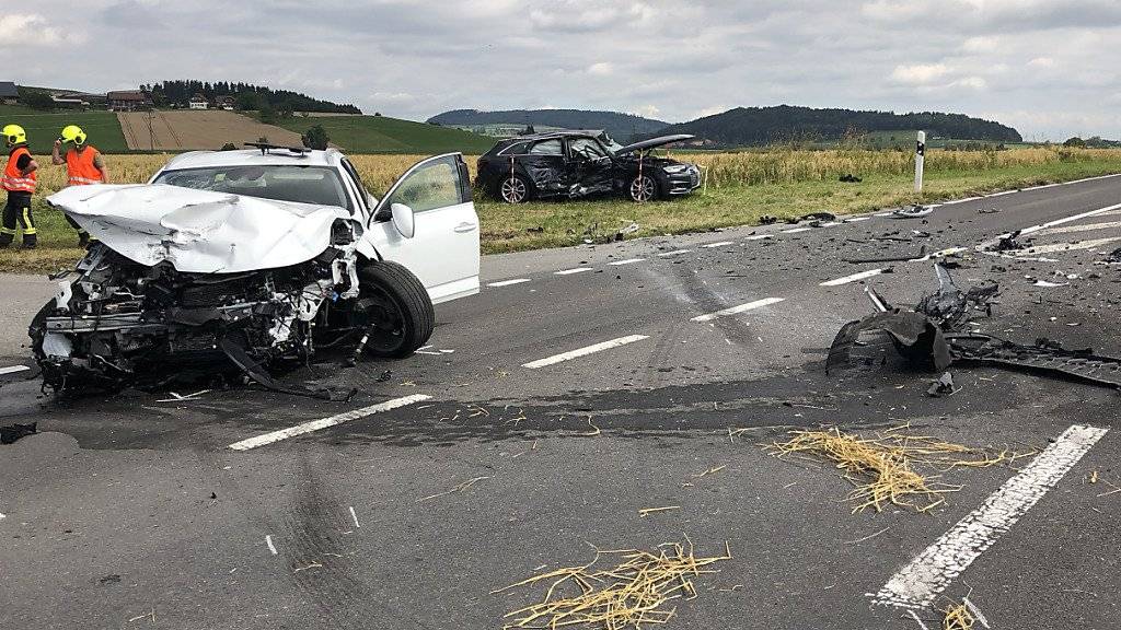 Beim schweren Unfall in Gunzwil LU wurden fünf Personen verletzt, zwei davon lebensbedrohlich.
