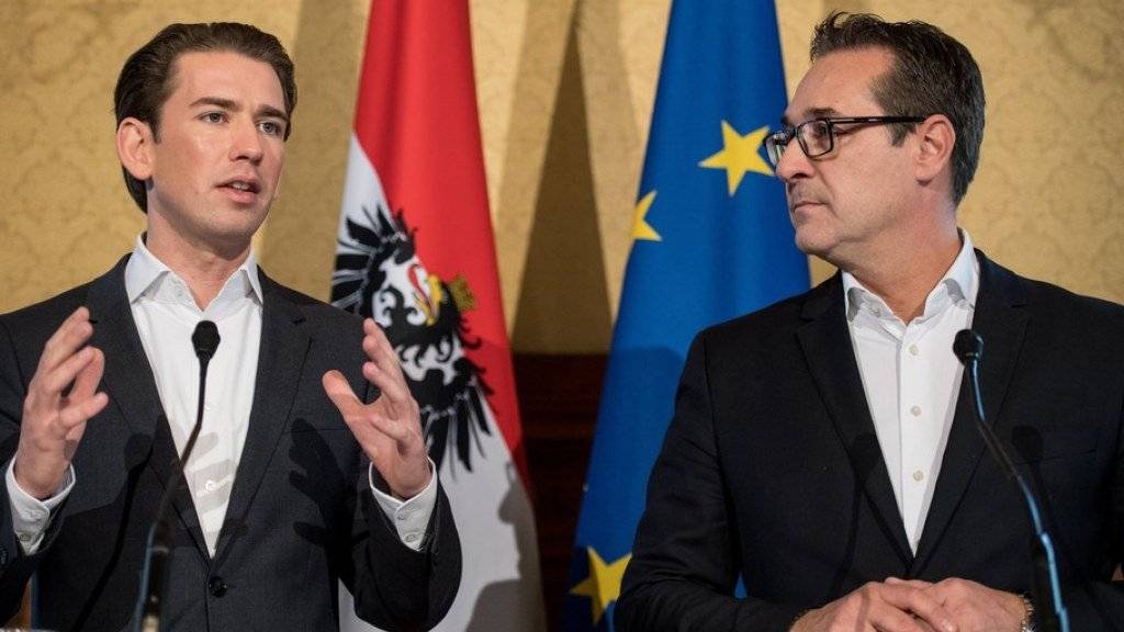 Sebastian Kurz (l.) und Heinz-Christian Strache am Mittwoch nach ersten Koalitionsgesprächen vor den Medien in Wien.