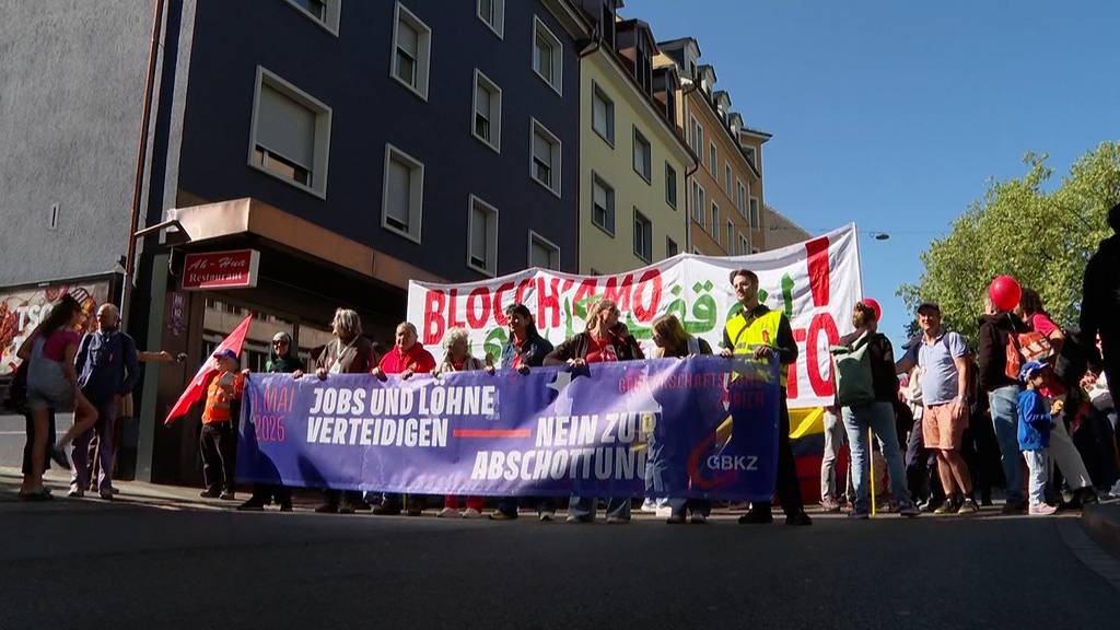 Tausende nehmen an 1.-Mai-Demonstration teil