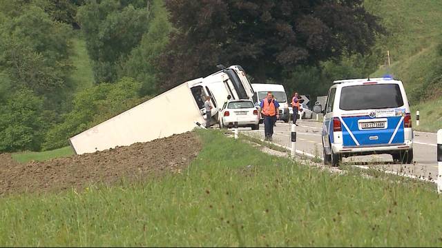 Lastwagen überschlagen