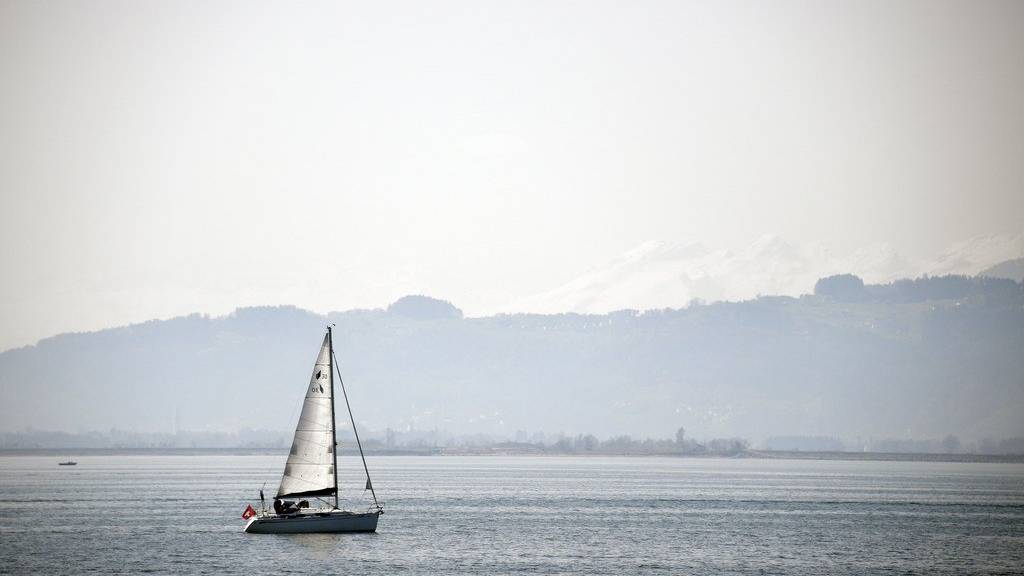 Zwei Liter Diesel im Bodensee haben einen Ölwehreinsatz ausgelöst.  (Symbolbild)