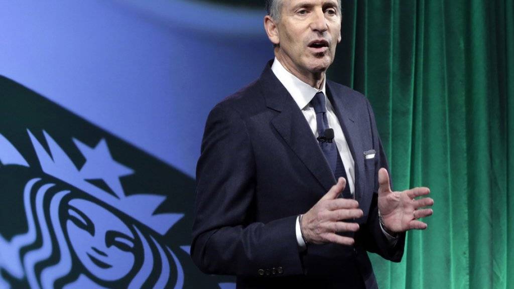 Als Reaktion auf Trumps Einreisesperre für Flüchtlinge kündigte Starbucks-Chef Howard Schultz an, in seinen Cafés 10'000 Jobs für Flüchtlinge zu schaffen. (Archivbild)