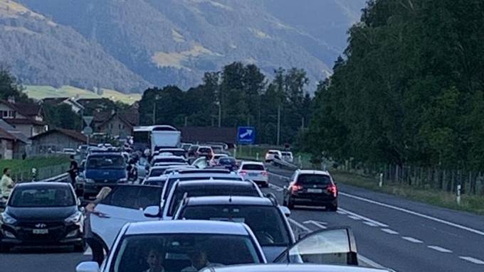 Pannenfahrzeug: Verkehrskollaps vor Lopper