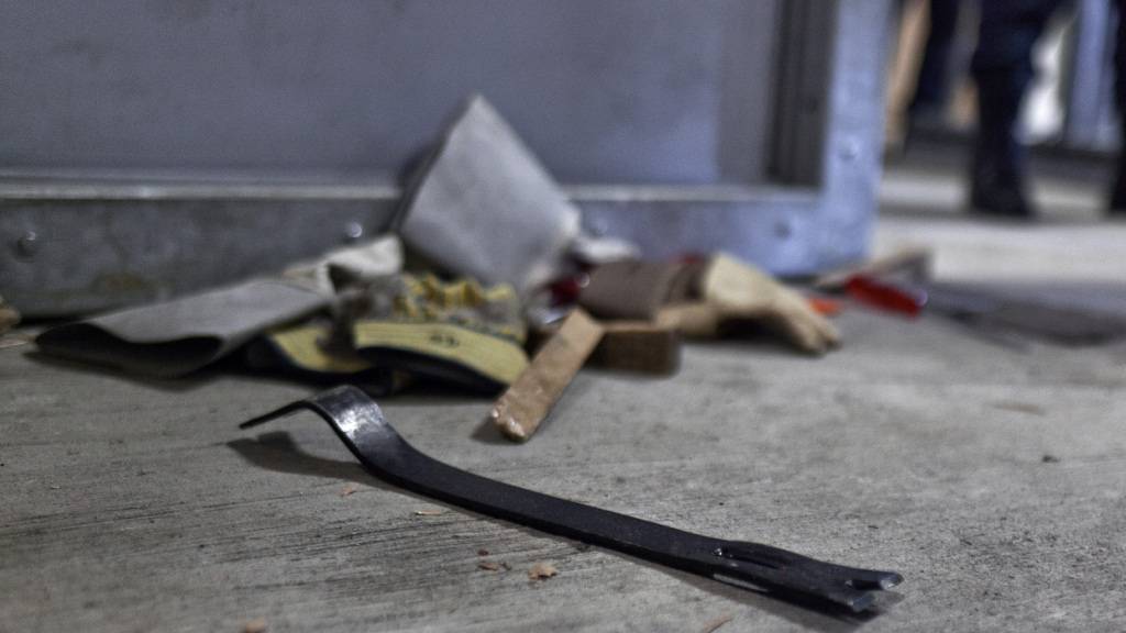 Die Kantonspolizei Obwalden fasste am Samstagabend in Stalden OW zwei Einbrecher. (Symbolbild)