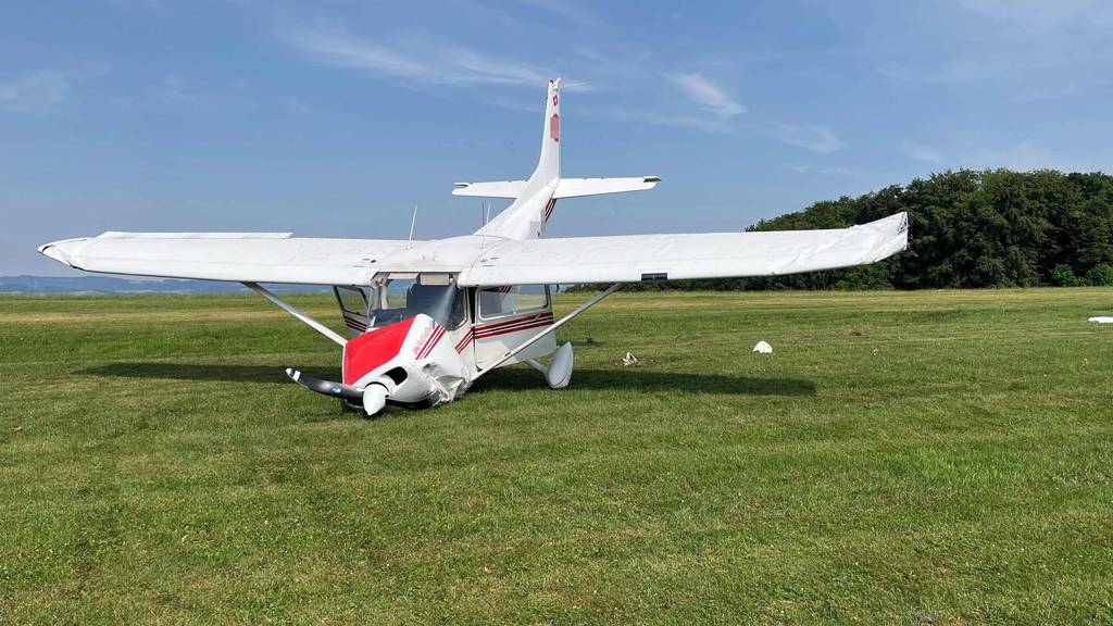 Beim Start vom Flugplatz Buttwil: Kleinflugzeug stürzt aus wenigen Metern ab
