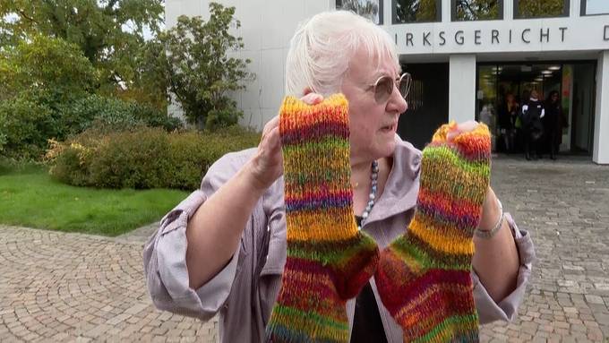 «Dann gibts halt Farben an die Füsse»: Diese Frau hat Brian bunte Socken gelismet