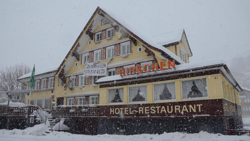 Steht nicht mehr zum Verkauf: Das Hotel Hirschen in Alt St.Johann. (Bild: Tagblatt)