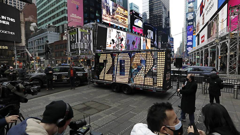 Corona hat das vergangene Jahr in den USA geprägt: Die Silvesterparty am Time Square in New York konnte schliesslich nur im virtuellen Raum stattfinden und die Wirtschaftsleistung ist so stark zurückgegangen wie seit 1946 nicht mehr. (Archivbild)