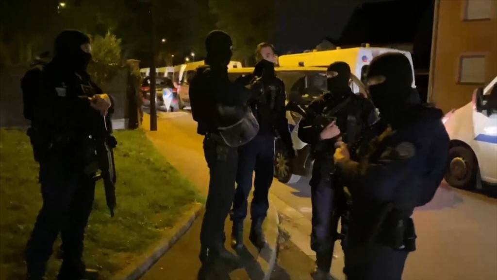 Paris: Grauen auf offener Strasse - Lehrer wird enthauptet
