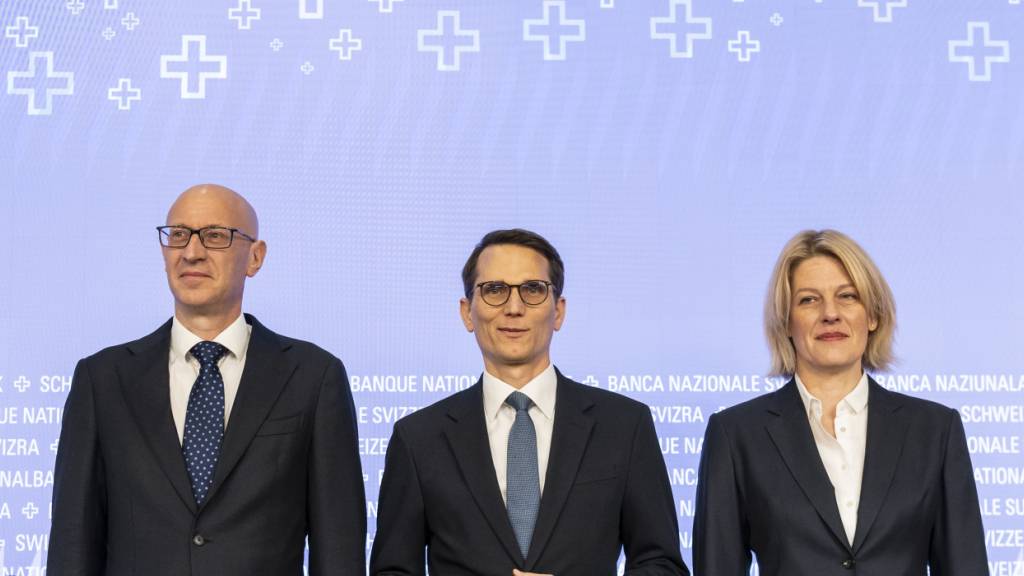 Das SNB-Direktorium um Präsident Martin Schlegel greift bei Bedarf am Devisenmarkt ein. (Archivbild)