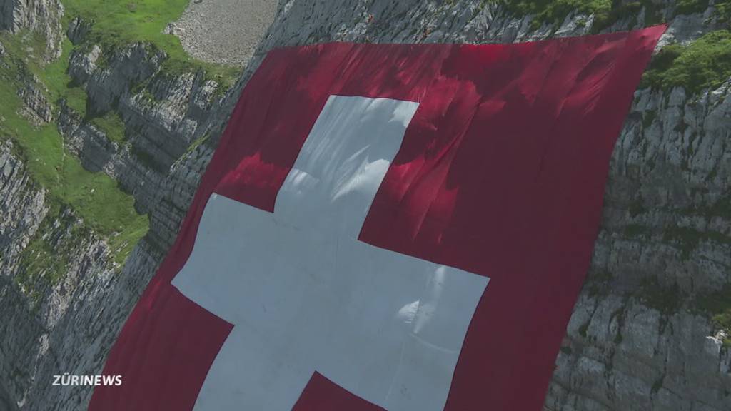 Zum National-Feiertag hängt sie am Säntis: Die grösste Schweizer-Fahne
