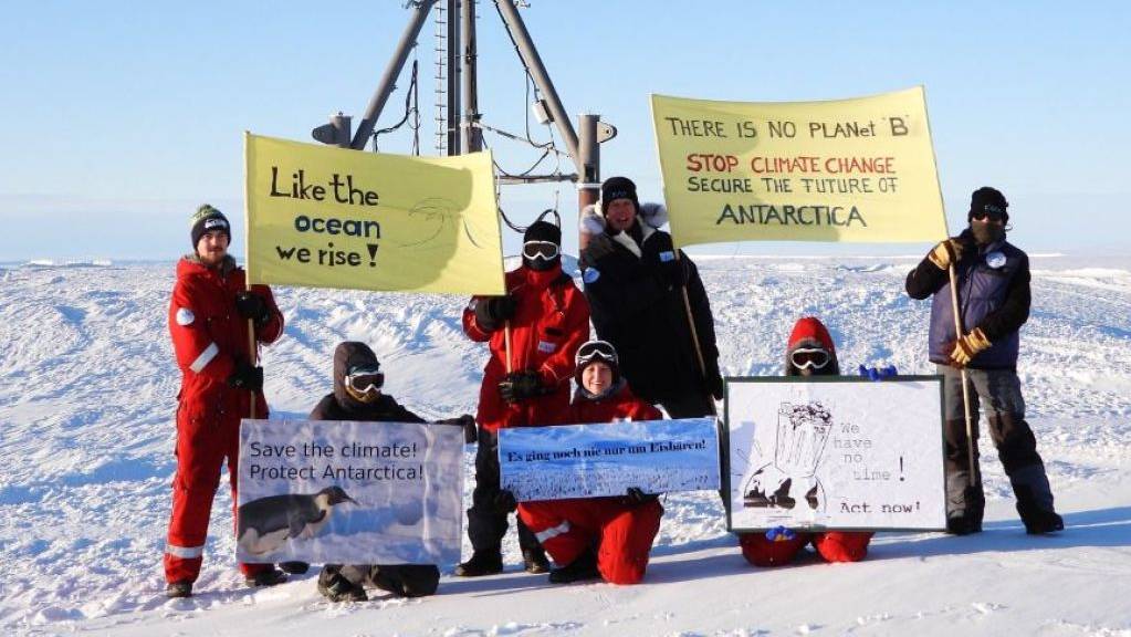 «Our research delivers the facts. NOW it's time to act», fordern Forscher in der Arktis und der Antarktis.