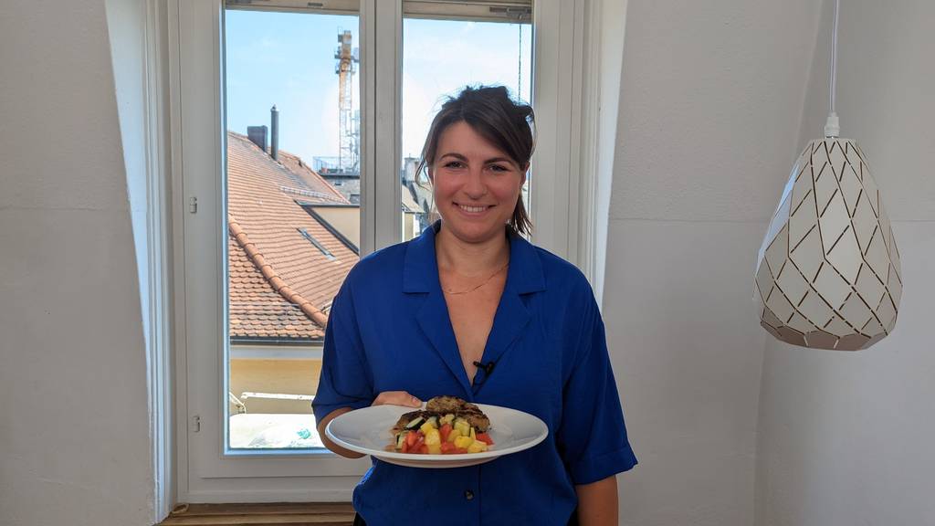 Lena Imboden aus Zürich kocht Frikadellen mit Kartoffelsalat