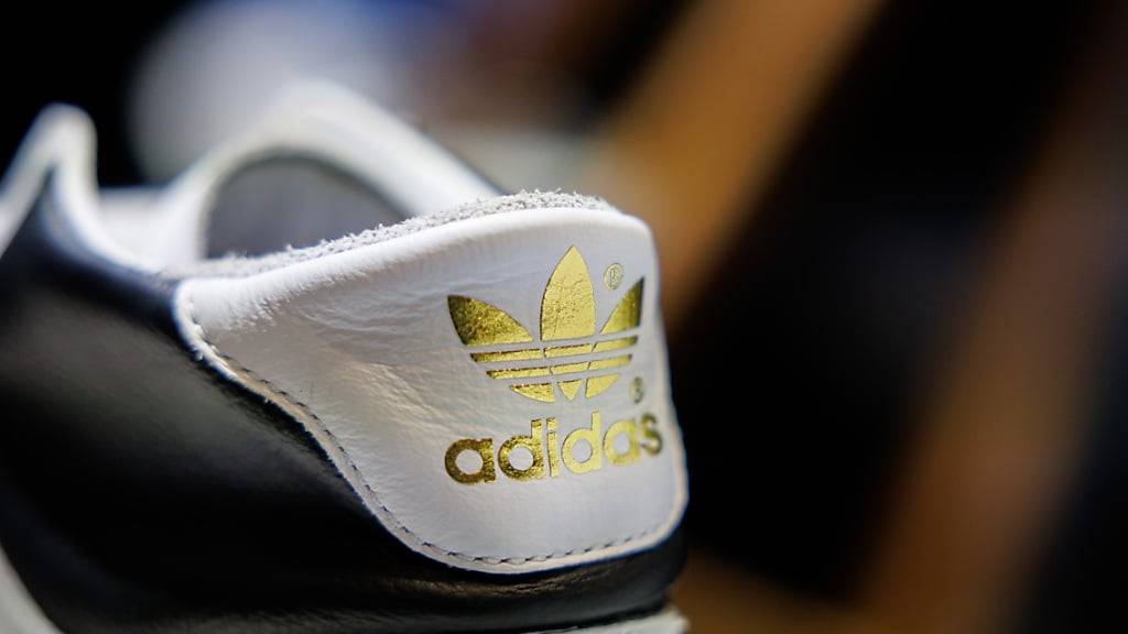 Adidas setzte mit seinen Produkten im ersten Quartal um vier Prozent mehr um. (Archivbild)