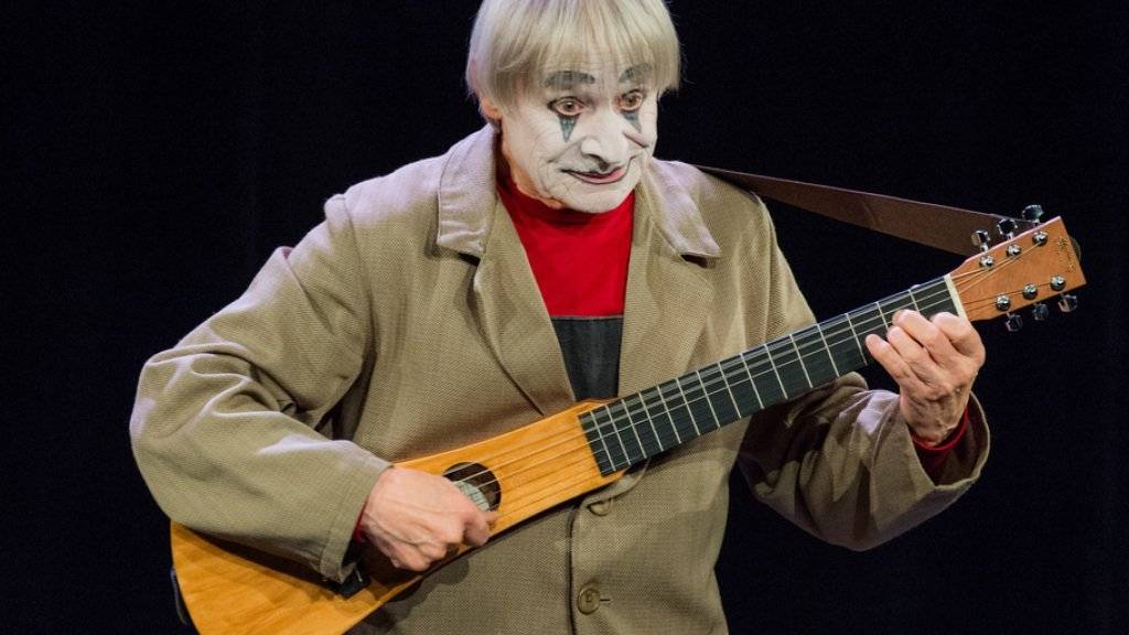 Er begeisterte Tausende: Clown Dimitri, im Bild im Stück «DimiTRIgenerations» aus dem Jahr 2015, ist im Alter von 80 Jahren überraschend gestorben. (Archivbild)